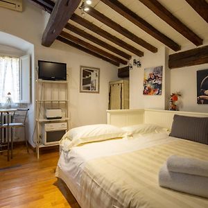 Studio met een King Size Bed